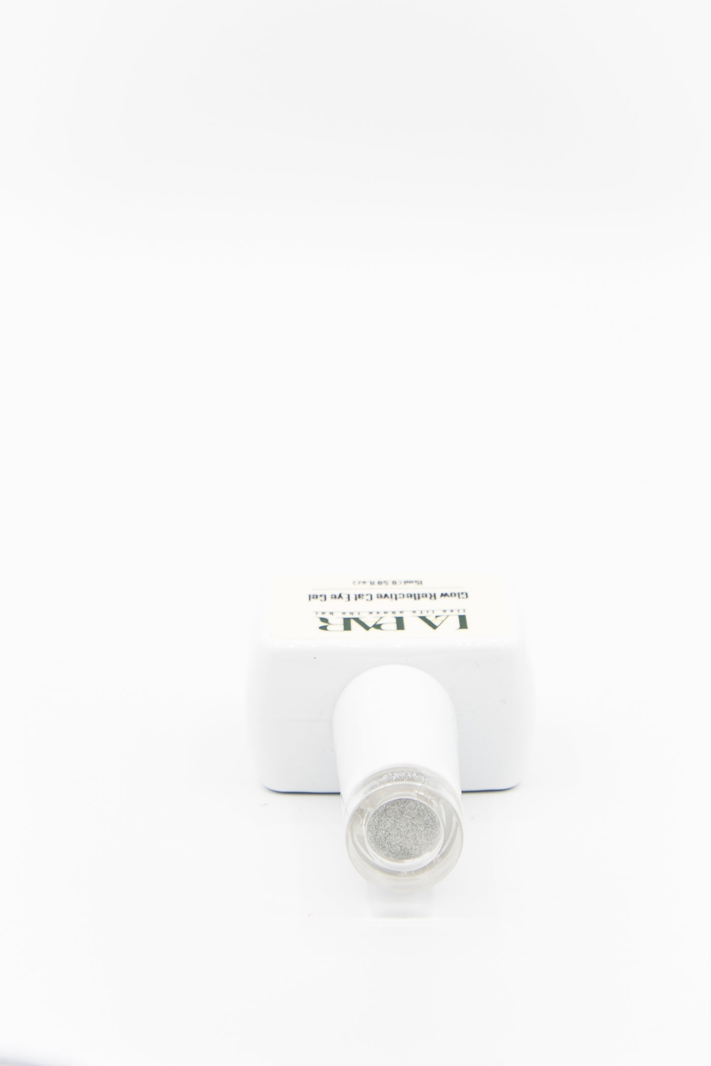 La Par Moonstone #1 Glow Reflective Cat Eye Gel Polish bottle cap