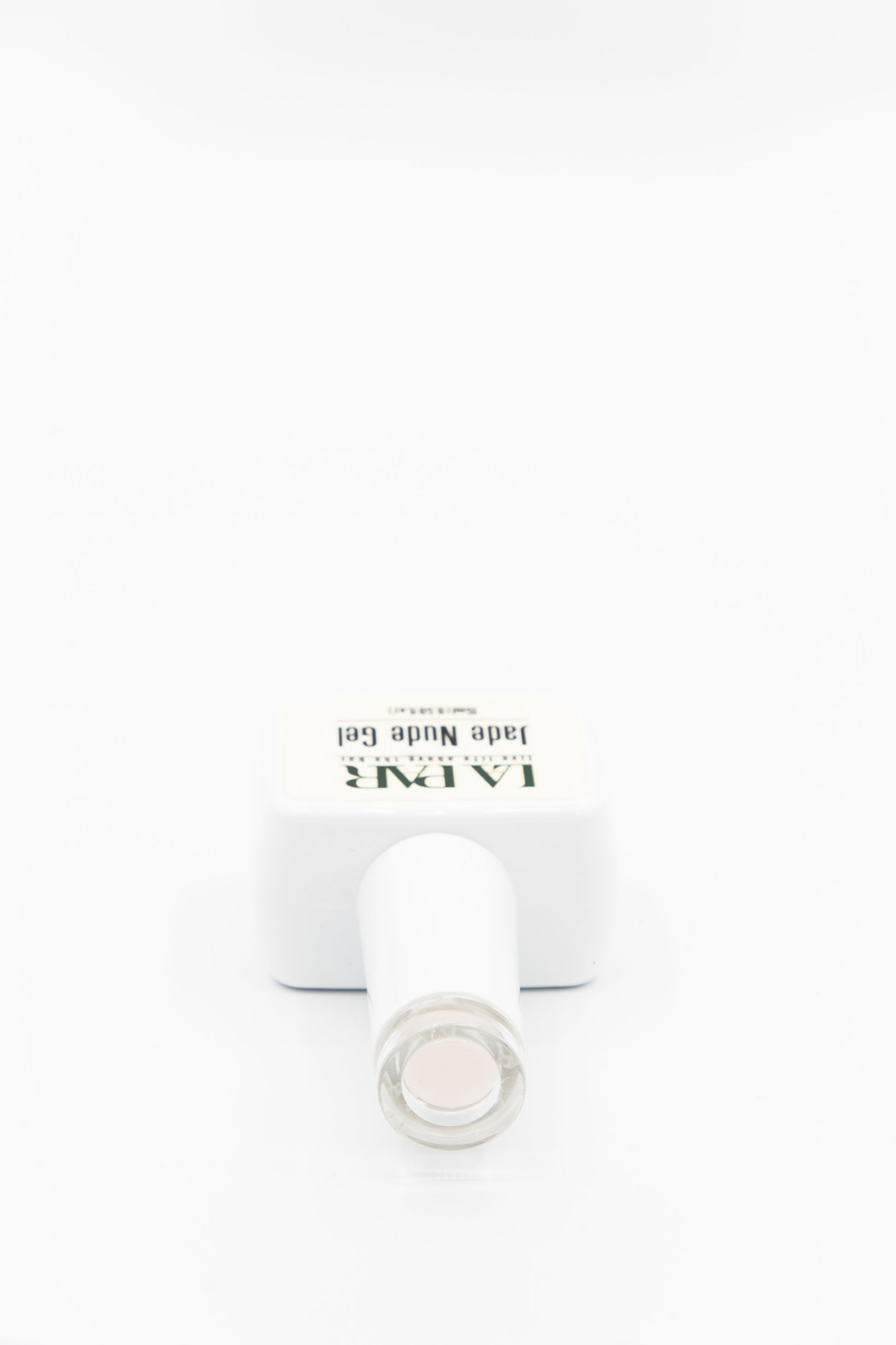 La Par Hera #81 Jade Nude Gel Polish bottle cap lying down